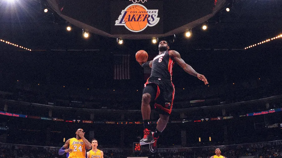 Basketball photo of the Los Angeles Lakers and Miami team match