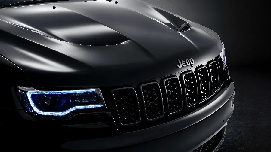 Download image of the black Jeep Grand Cherokee from the front with the sports lights on