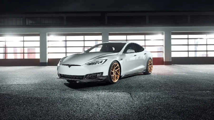 Wallpaper of the Tesla Model S with a beautiful face