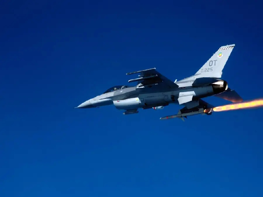 Download the background of a rocket launcher firing a missile in the blue sky for your computer