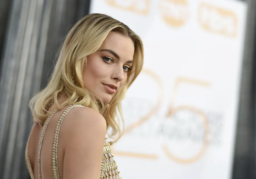 Download Margot Robbie photo for Telegram and Insta profile