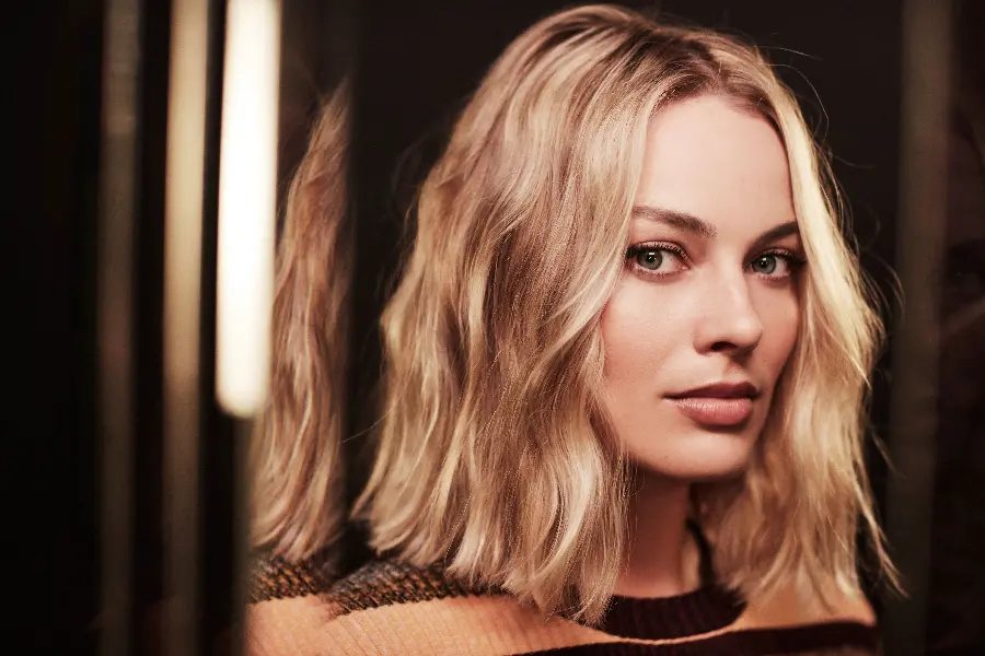 Mobile wallpaper of Australian actress Margot Robbie