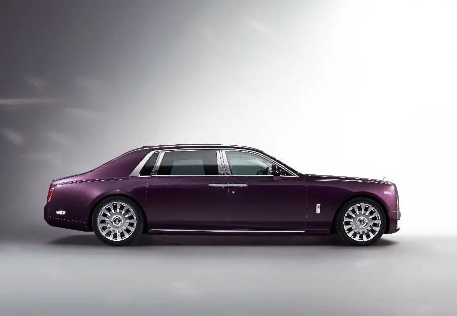 Rolls Royce luxury car profile photo 2022 black