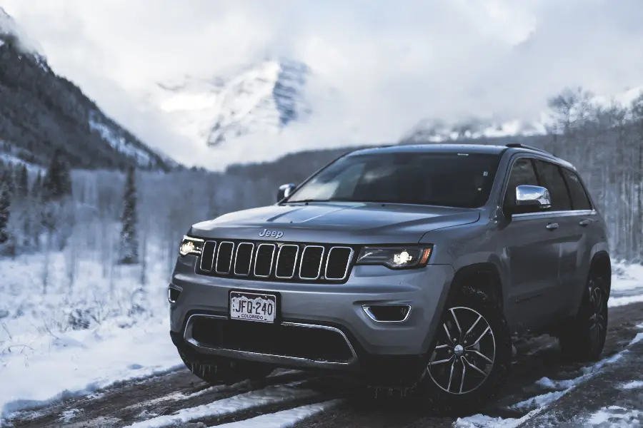 Photo and vector of Jeep Grand Cherokee on snowy and icy road