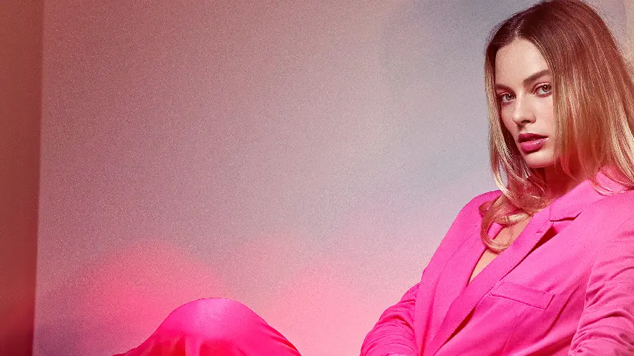 Download photo of Margot Robbie with a pink and attractive dress
