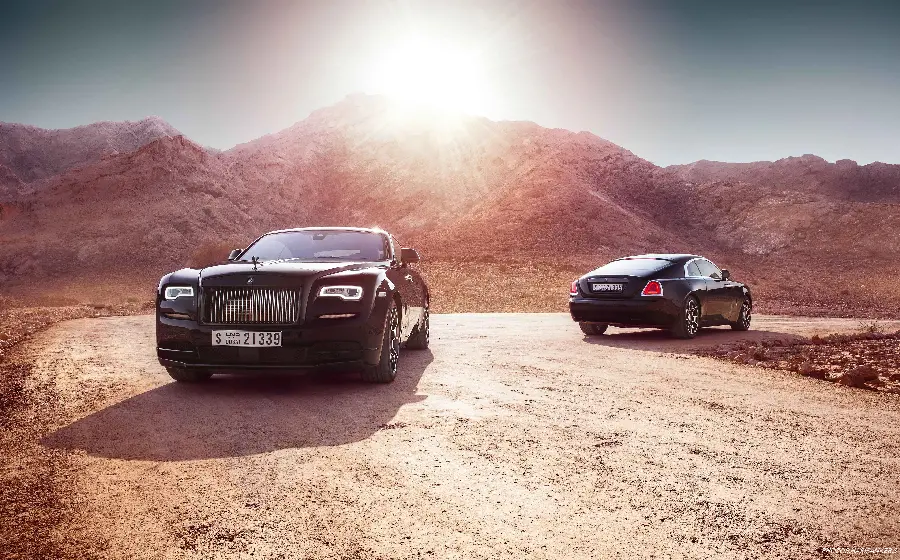 The most mysterious photo of Rolls Royce black Rolls Royce for profile