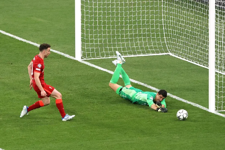 Thibaut Courtois' reaction photo against Diego Jota in the 2022 Champions League final
