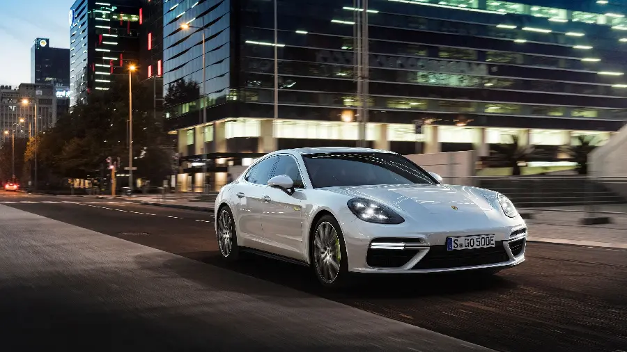 Photo of the beautiful white 2022 Porsche Panamera