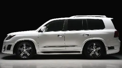 HD photo of the Lexus LX 570 SUV from the side