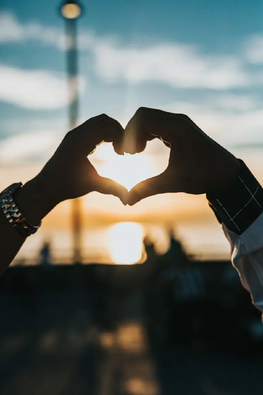Download the attractive image of a heart with hands in 8k quality for Instagram 