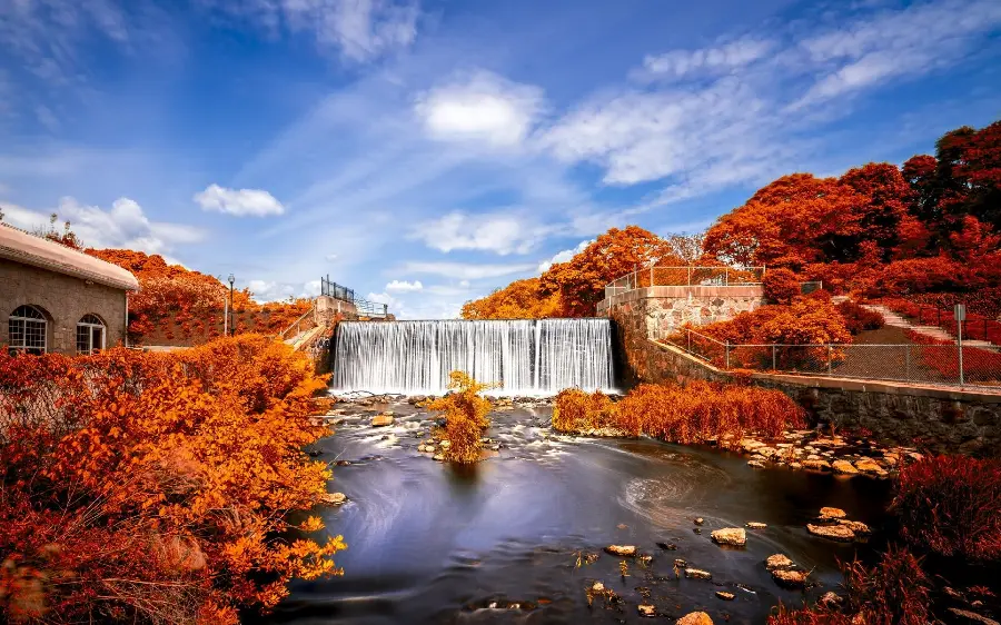 Amazing Wallpaper of a Clear Waterfall in Autumn for Computer