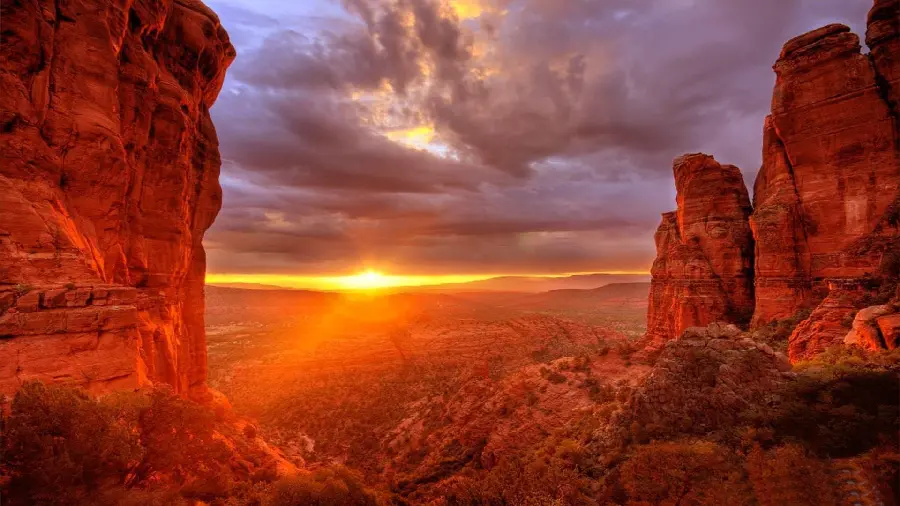 Beautiful wallpaper of the moment of sunrise in the Arizona desert in HD quality
