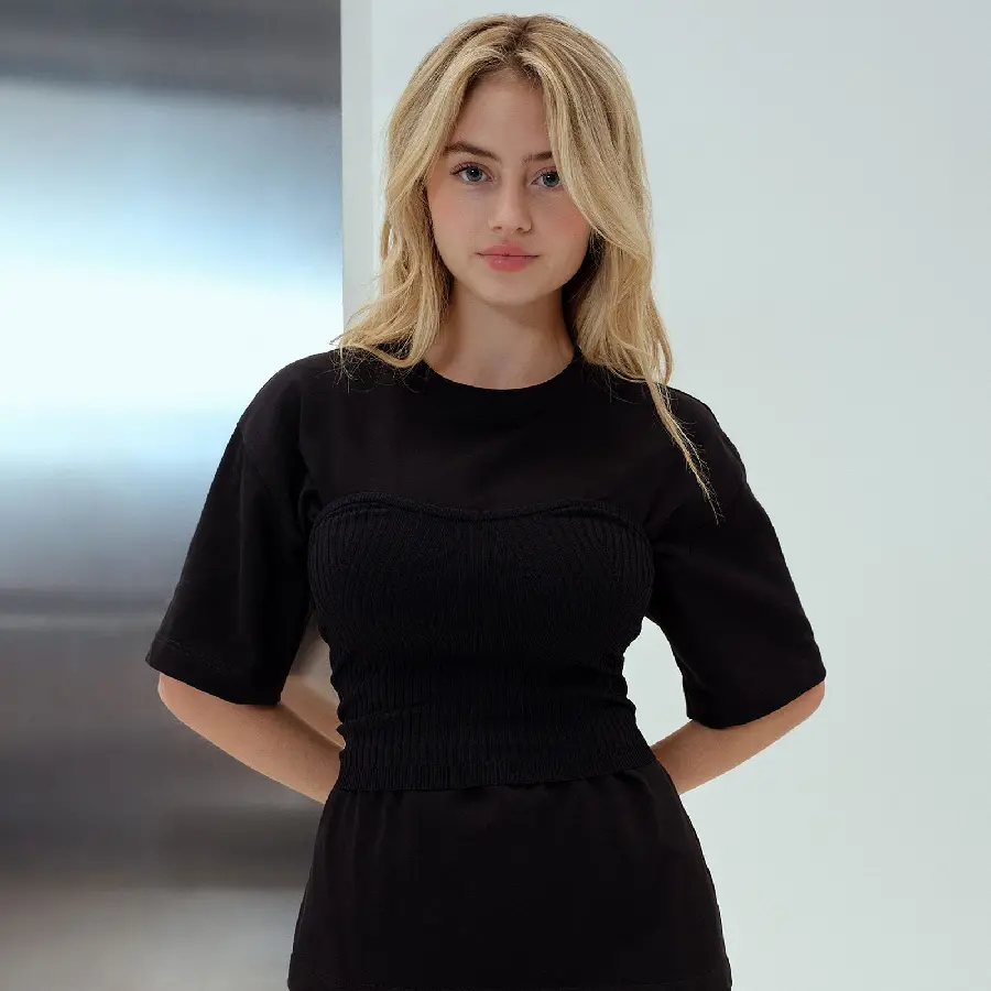 Cool wallpaper of beautiful Leni Klum in black dress for mobile
