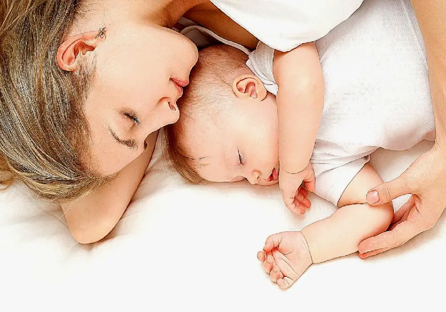 Lovely mobile wallpaper with special design of mother and child