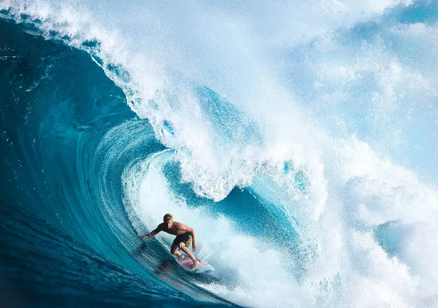 Exciting photo of surfing on the coast of California