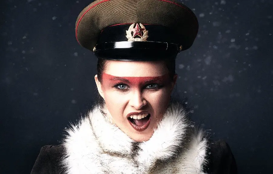 Download a sensational Xiaomi phone profile picture of a girl with a military hat and teeth and a white scarf in top quality