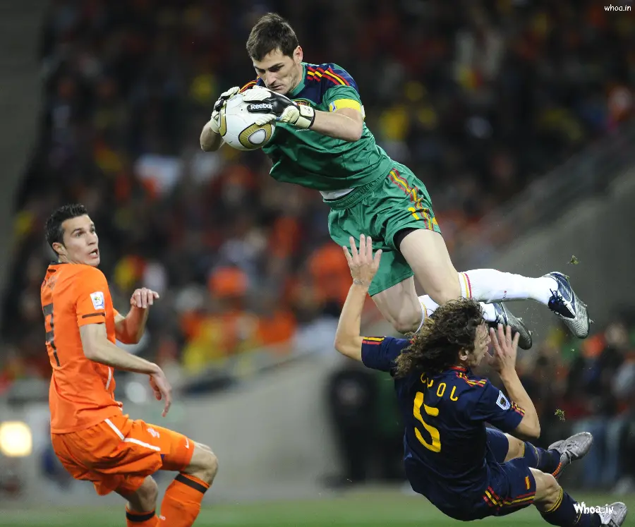 Great background of Casillas catching the ball
