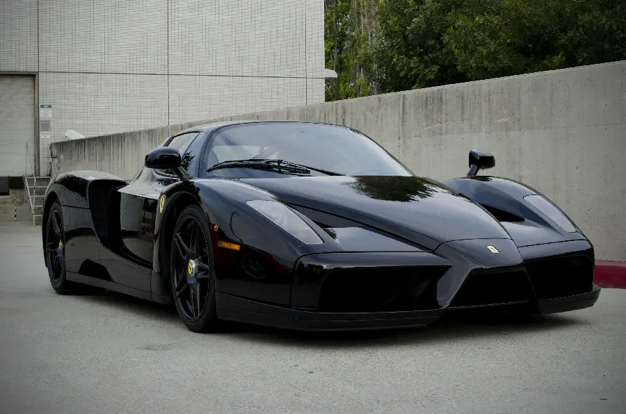 Free download of a black Ferrari car image for Instagram in 8k quality 