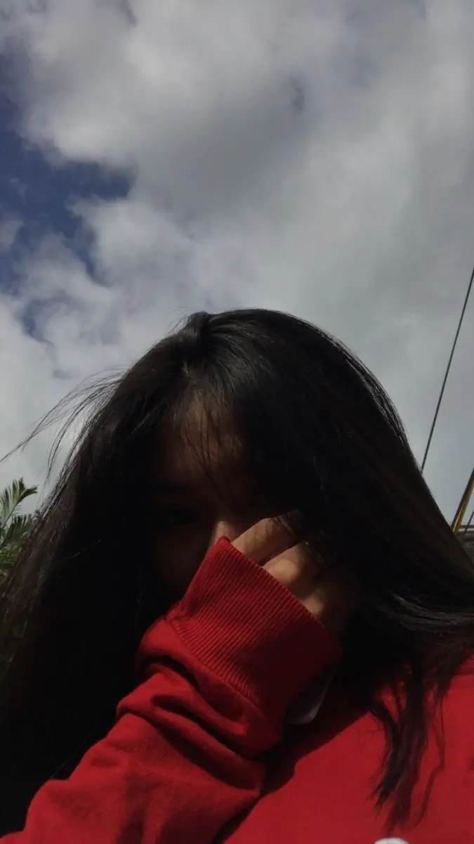 Instagram profile picture of a special girl without a face 