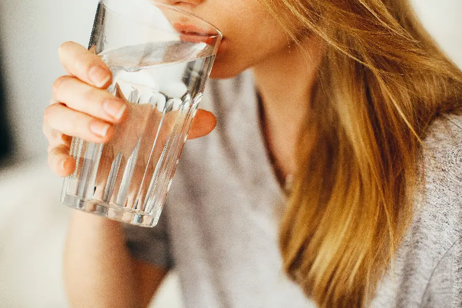 Profile photo of a brown-haired girl drinking enjoyable drinking water