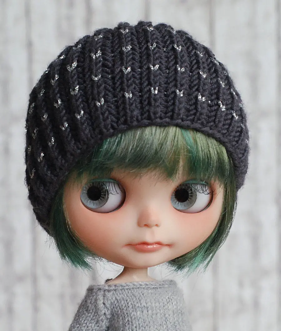Girl doll picture with green bangs for profile