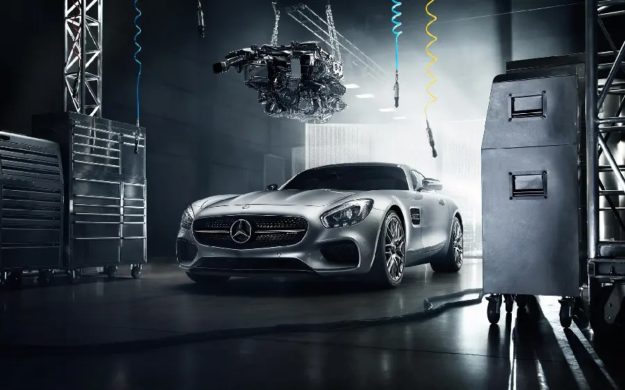 Free download computer wallpaper with a silver car design