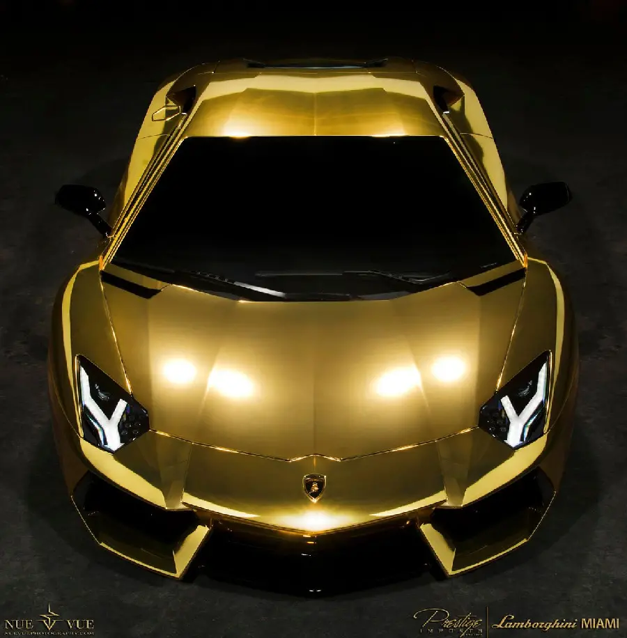 Spectacular Full HD Image of Shiny Gold Lamborghini