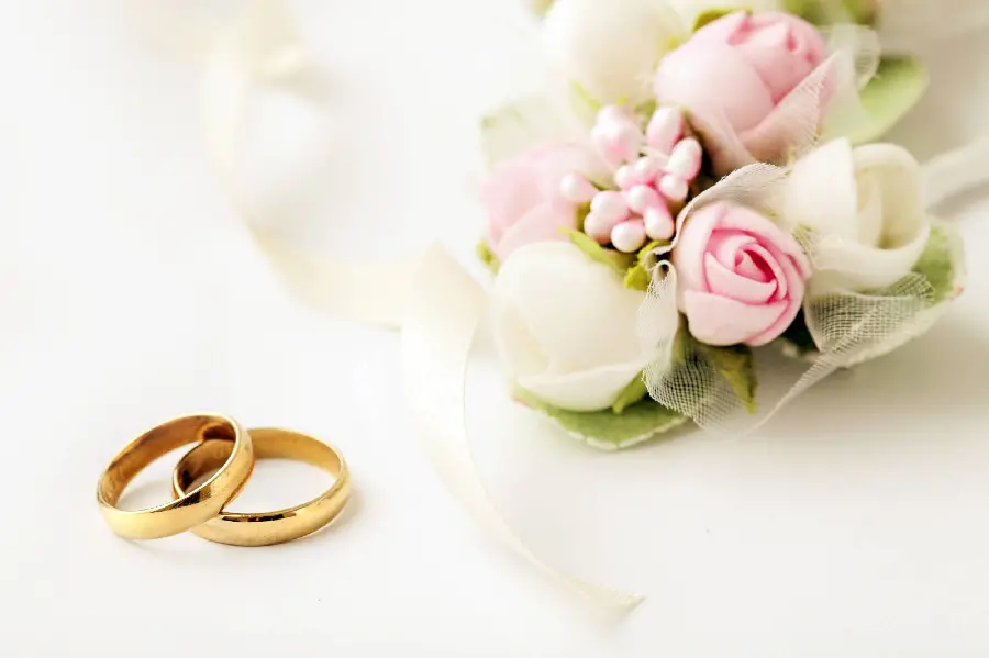 Popular High Quality Wallpaper of Beautiful Small Bouquet of Bride and Wedding Rings Special for WhatsApp