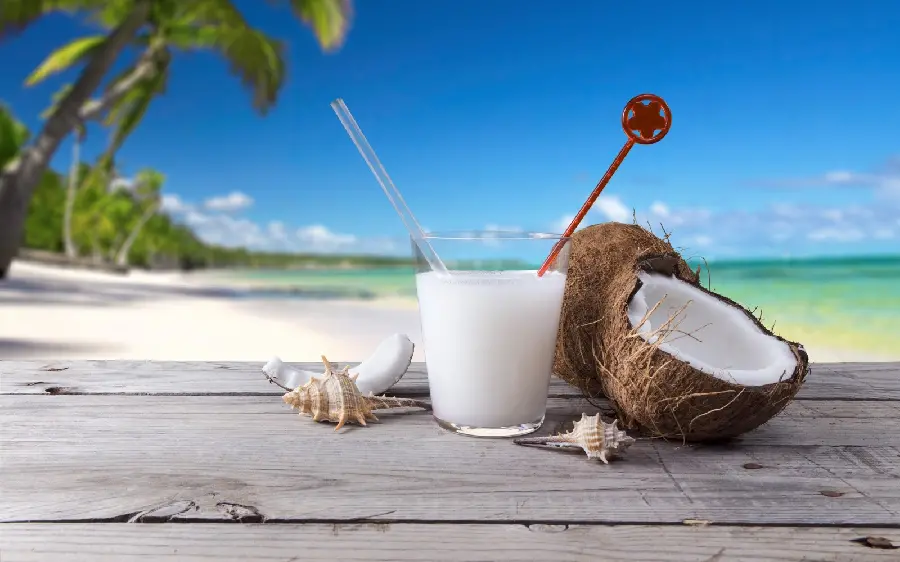 The most viewed photo of a coconut and a delicious drink Coconut on a hot summer beach in excellent quality