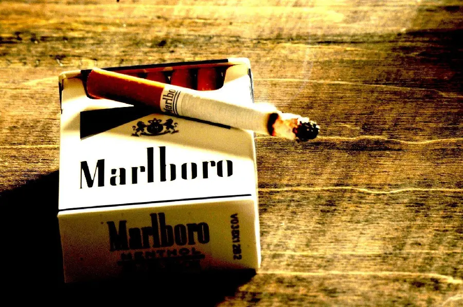 Marlboro cigarette advertisement with excellent lighting and high quality