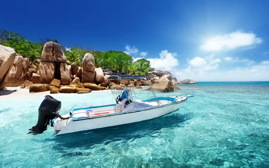 A pleasant summer background with a 4K design of a beautiful boat at sea