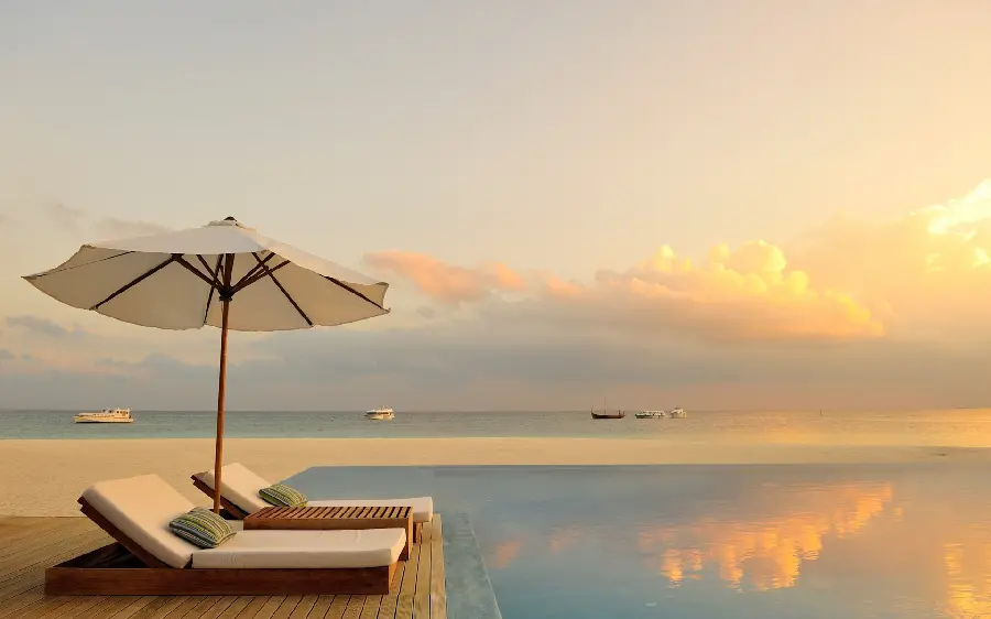  Relaxing pictures of nature with an incredible view by the sea with 2 sun loungers and an umbrella