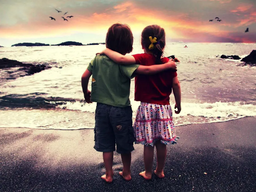 Awesome profile of two lasting friends watching the sea for social networks 8K 