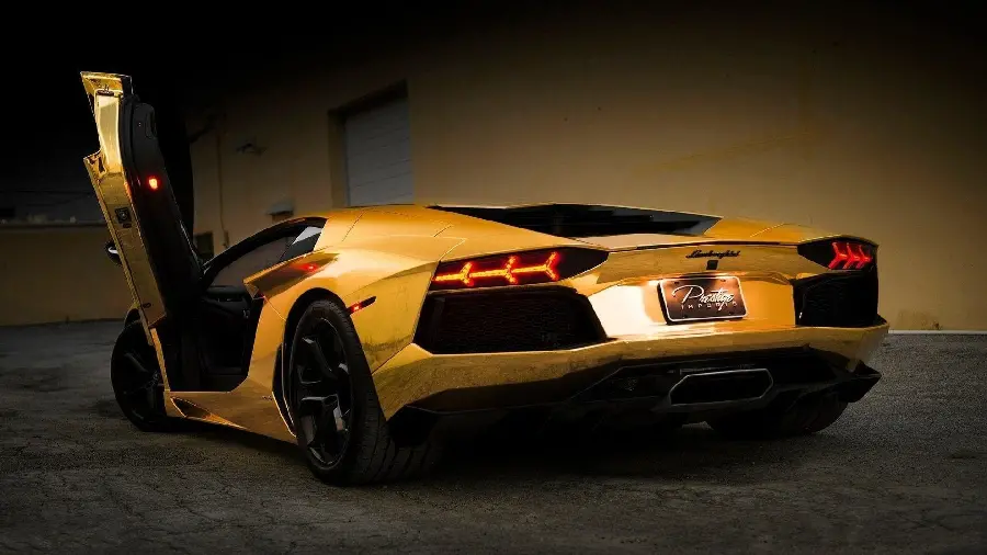 Luxury Full HD wallpaper of Golden Lamborghini for computer 