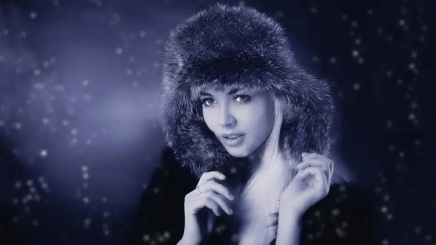 Download the background image Spectacular Black and White Girl in a Wool Hat Beautiful HD Quality Special Computer Background