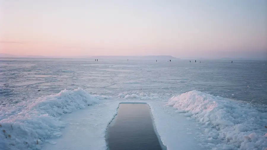 The strangest Siberian image of a lake found under the snow 2022