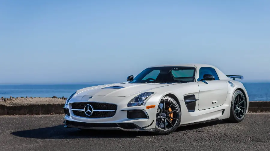 A nice background image of a white Mercedes-Benz on the beach