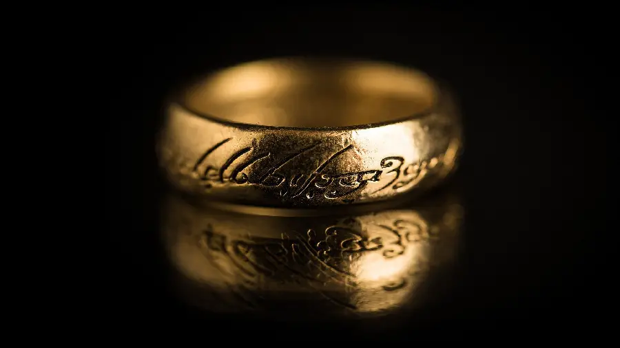 Beautiful and stylish gold jewelry photos in 4K quality for beautiful and attractive women