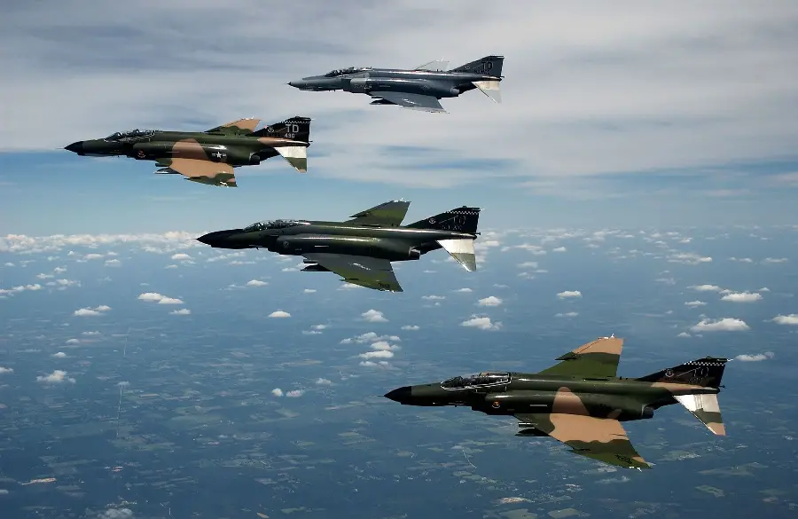 Interesting view of the flight of TD warplanes with high destructive power