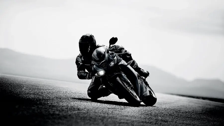 Download white and slightly black wallpaper of the high skill of a black motorcycle driver