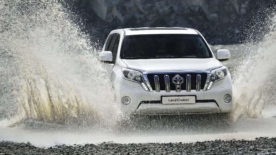 Download beautiful image of Toyota Land Cruiser SUV