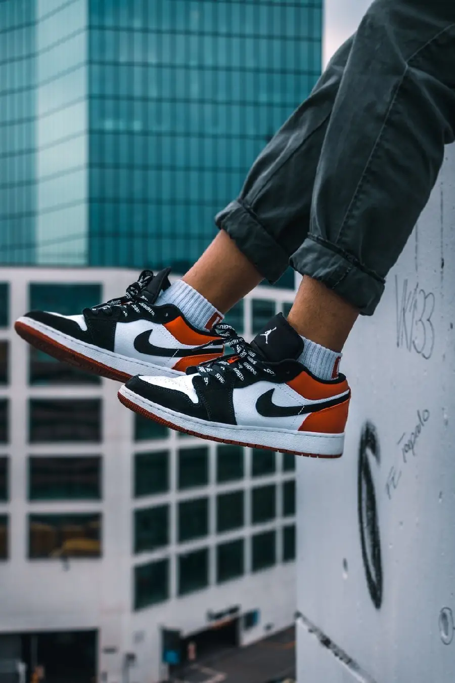 Download Stylish Wallpaper of Nike Shoes for Windows 10 and 11