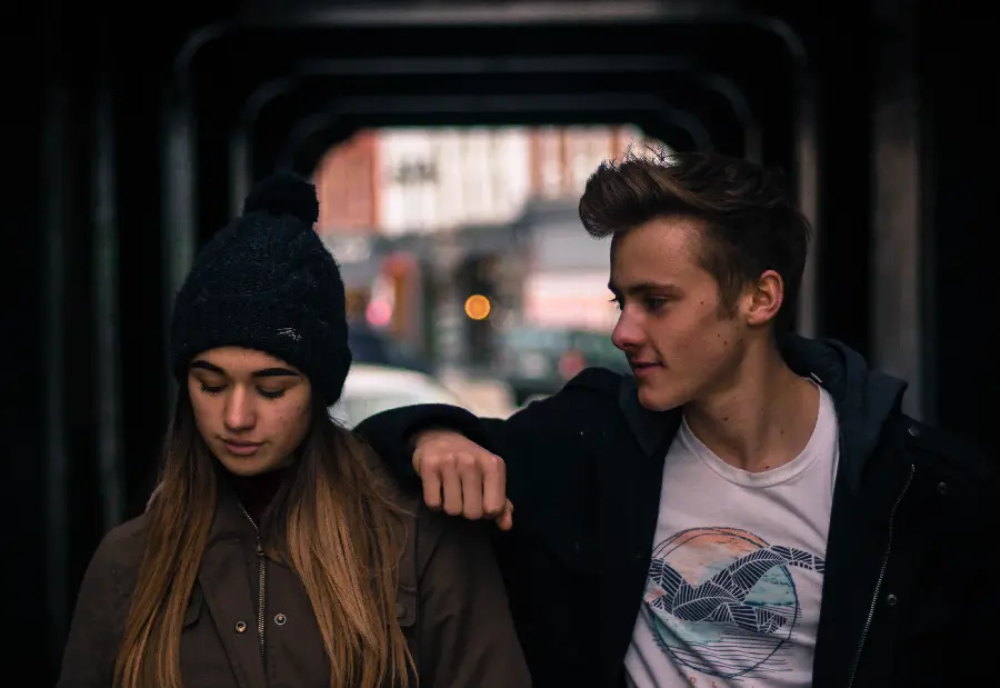 Love photo of foreign girl and boy for Instagram 