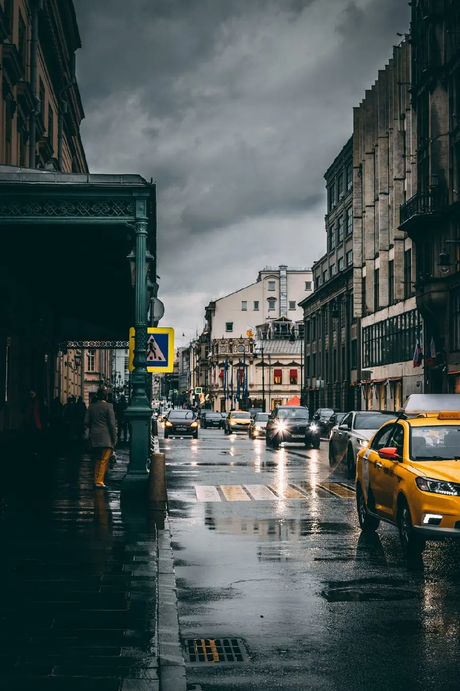 Download a beautiful and disciplined background with a cloudy sky and a lot of cars on a city road Traffic