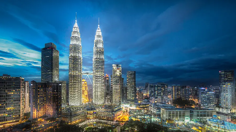 Beautiful and beautiful big city photo at night for desktop