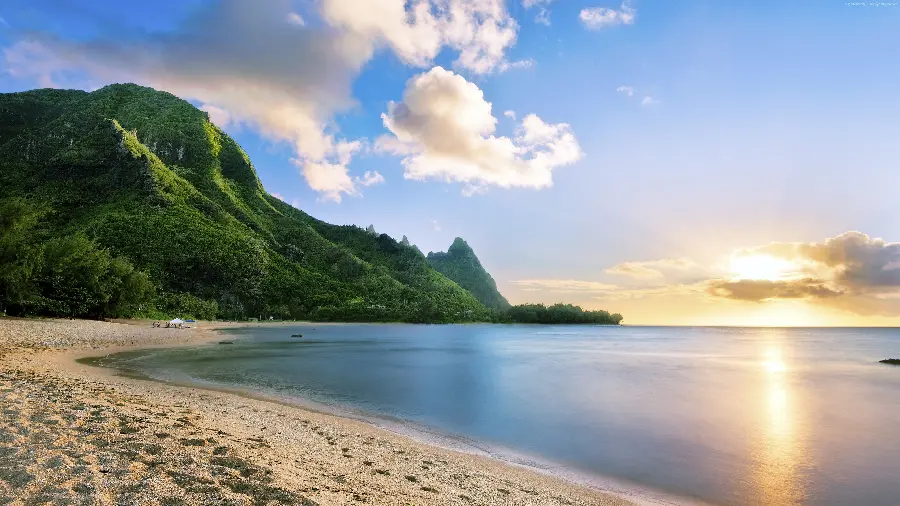 A special Telegram profile picture with full quality of the silent ocean and its coast and its green mountains