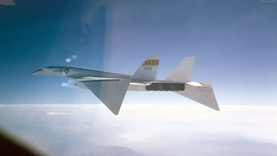 The most beautiful close-up image of a military fighter jet NASA 2000I in flight