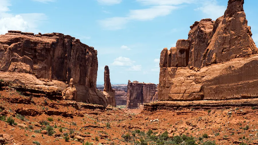 Amazing wallpaper of an interesting stone monument in Ultra HD quality