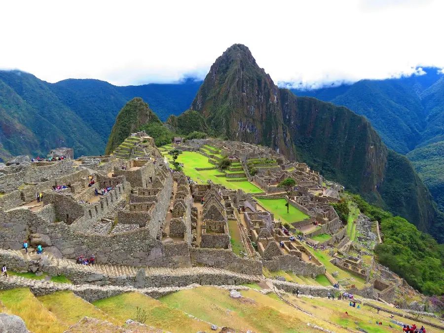 Download the best background of the religious and agricultural residential view of Machu Picchu and its tourists