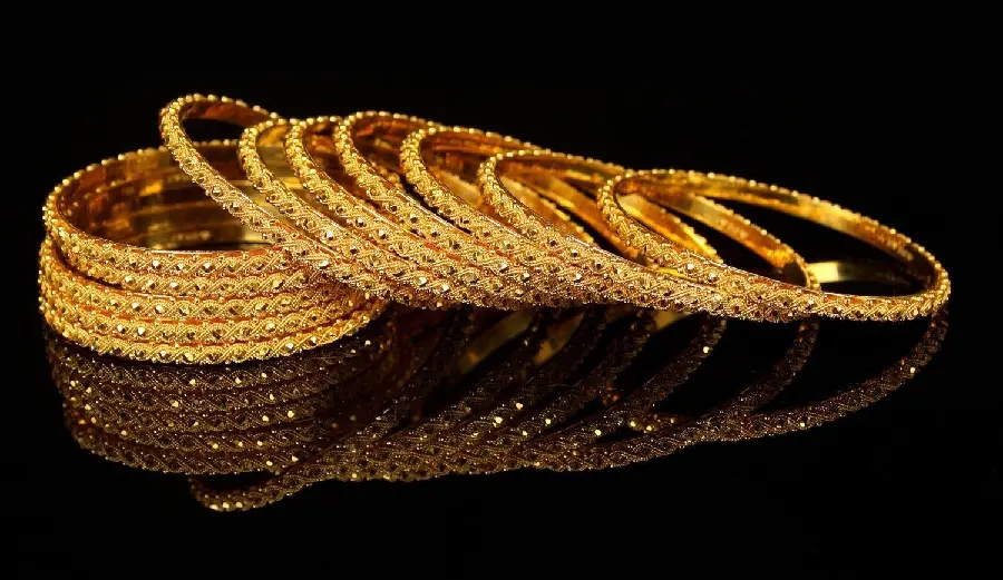 The hottest photo of very beautiful gold bangles suitable for special ladies with 8K quality